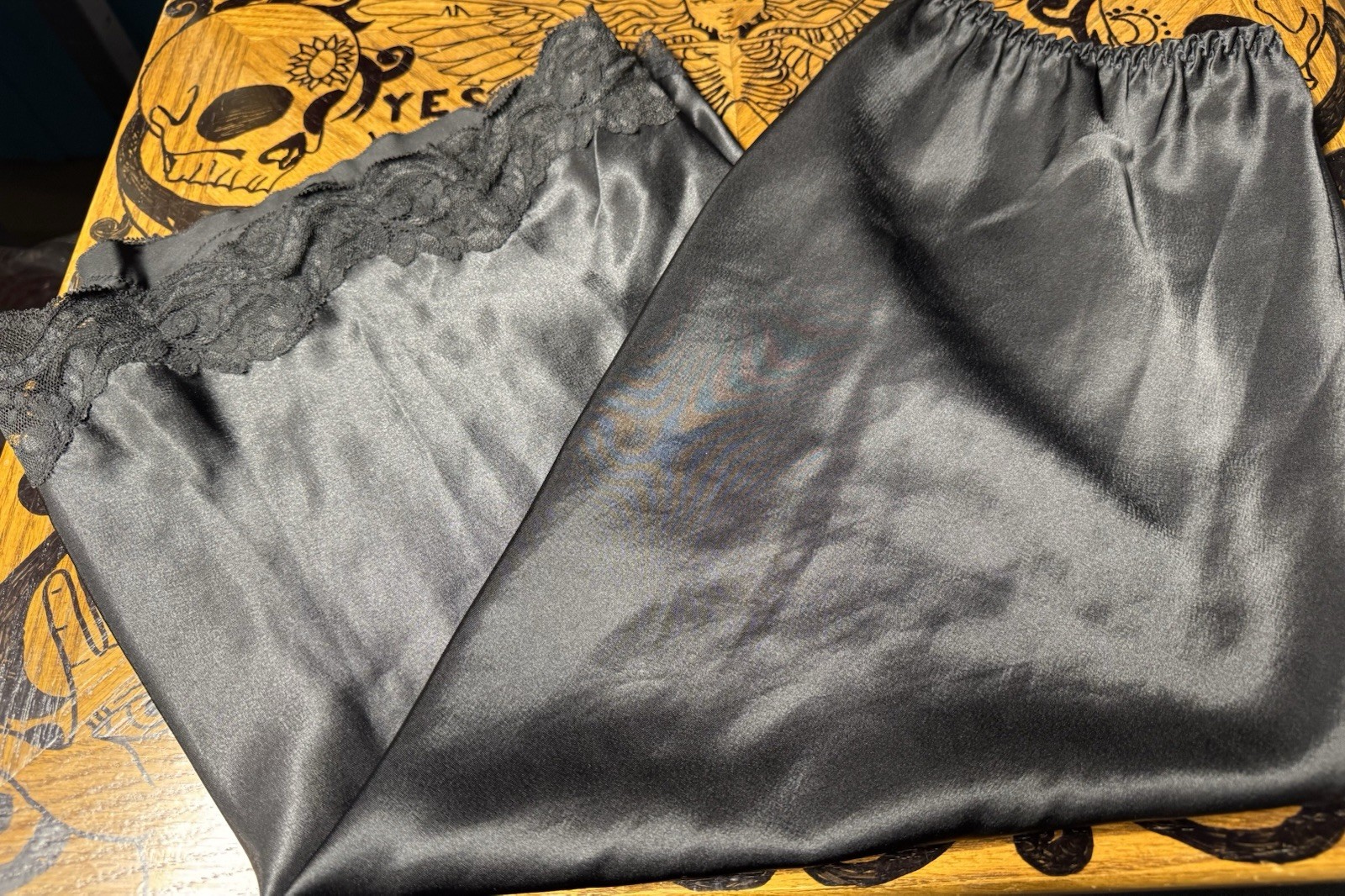 VINTAGE BARBIZON HALF SLIP WITH LACE . BLACK. 30 LENGTH 21 ACROSS WAIST