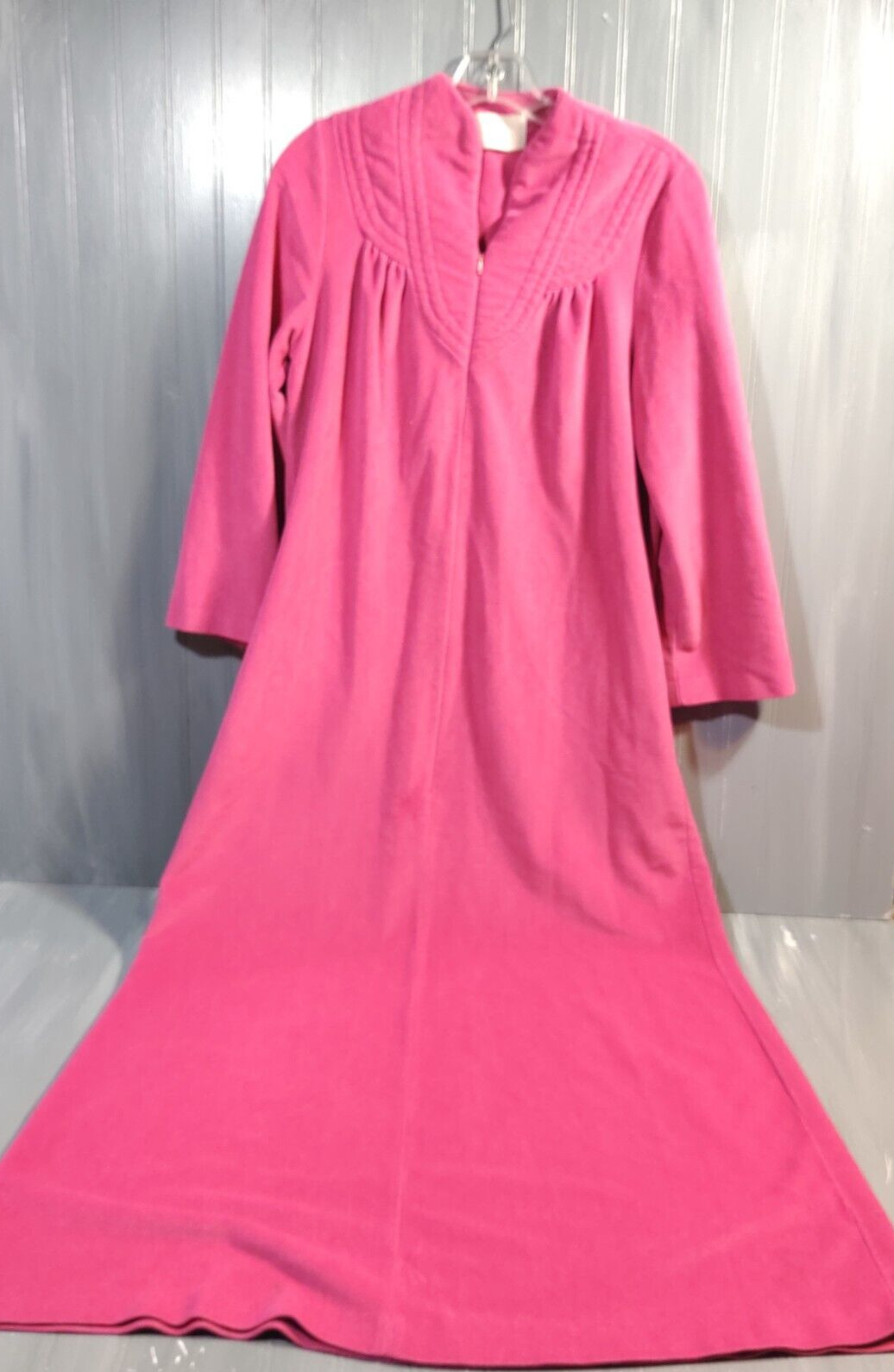 VINTAGE Vanity Fair Velour House Coat Robe Zip 1/2 Down HOT PINK Medium /10