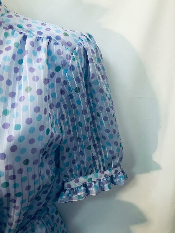 VTG 70s Cottagecore Pretty pale blue + lavender ruffled polka dot belted dress M