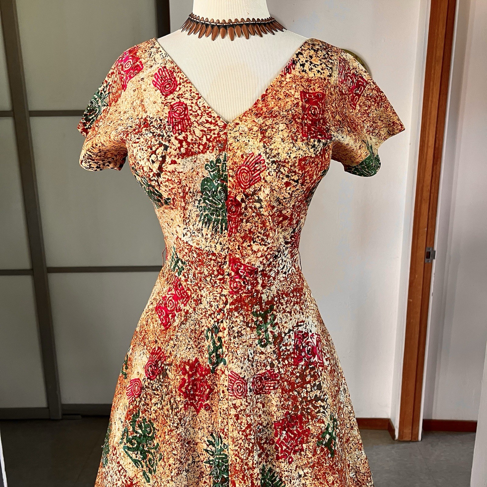 1940s Vintage Tachi Castillo Aztec Print Sequined Dress 27w