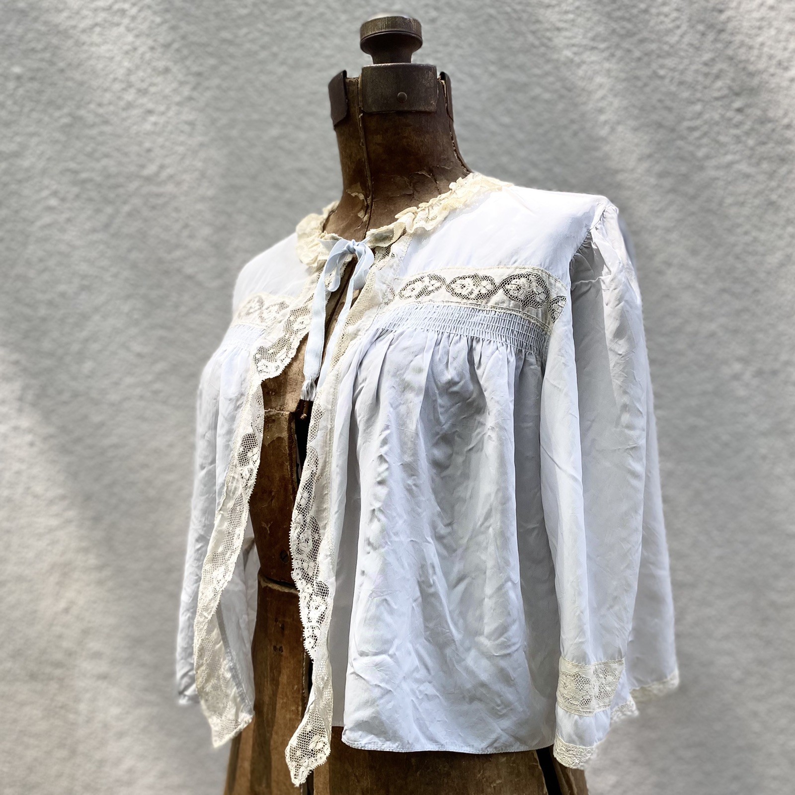 Vintage 1930s 1940s Baby Blue Lace Trim Rayon Bed Jacket One Size