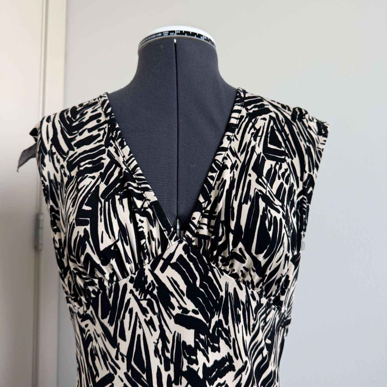 Vintage Y2K BCBG Paris Black and Cream Print Plunge Sleeveless Top