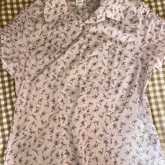 Y2K 2000s fashion bug Pink floral blouse