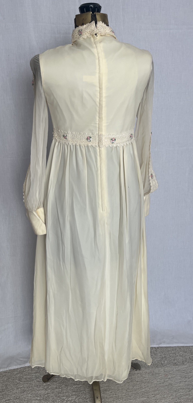 VINTAGE Boho Cottagecore Prairie Cream Dress Rose Details