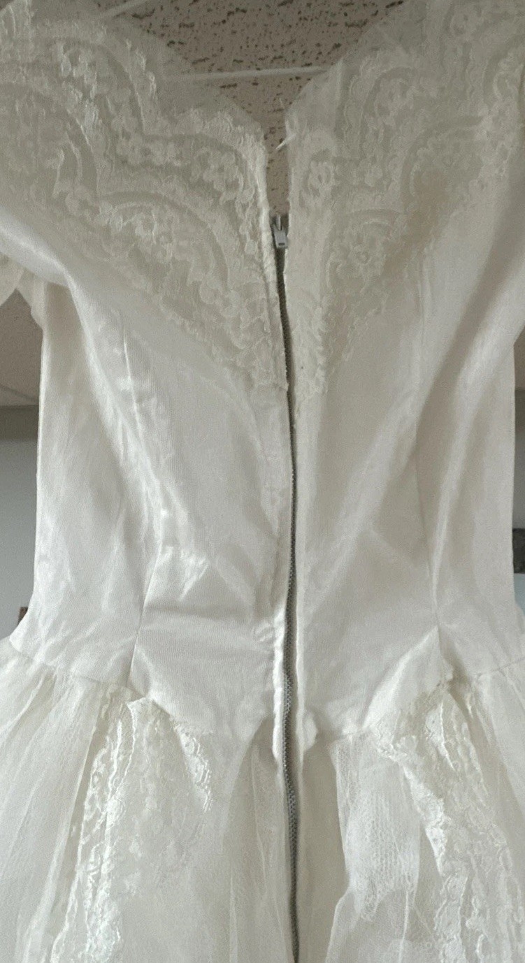 Vintage 1950s Ivory Ruffled Tulle Wedding Dress Gown Party Prom Lace Trim