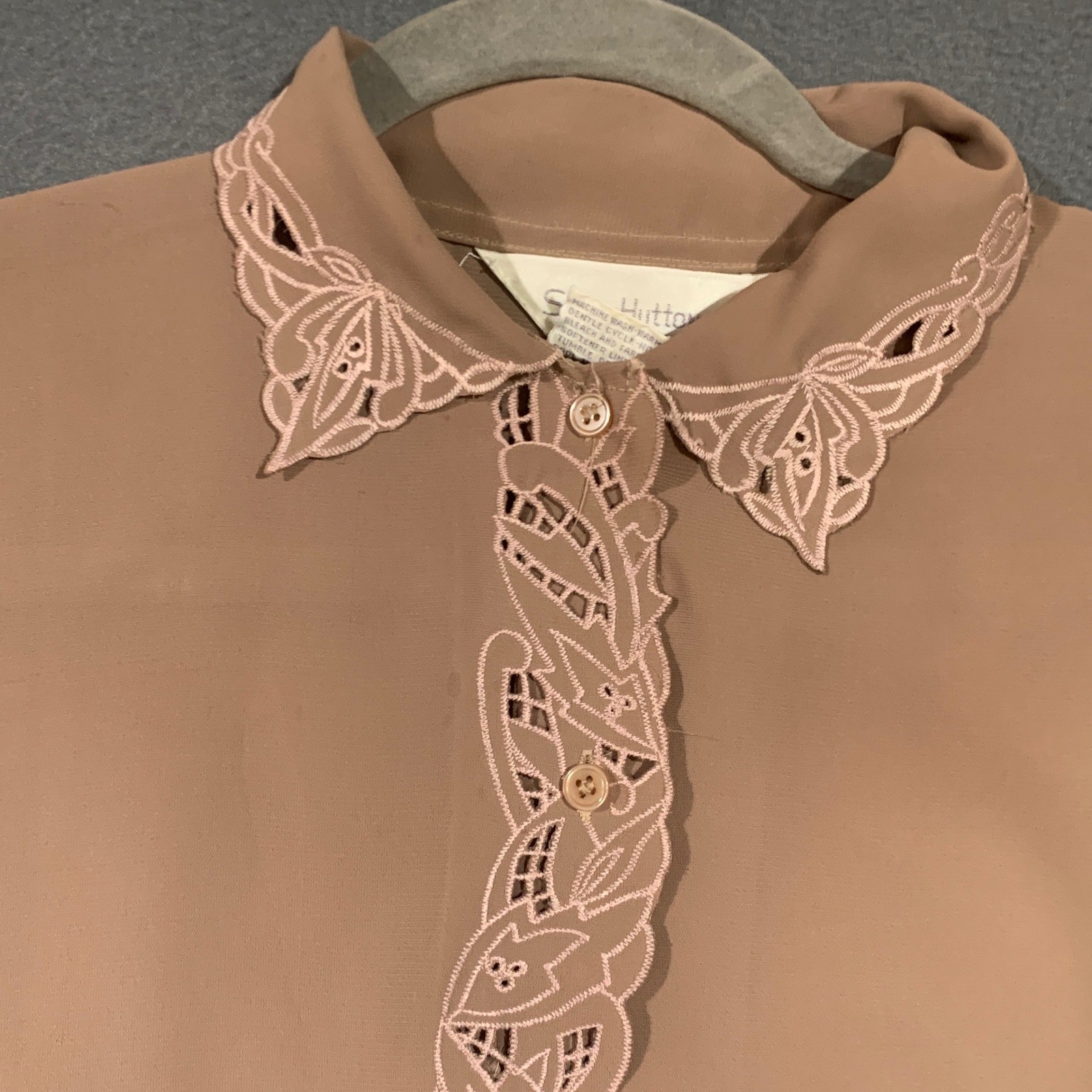 Susan Hutton Vintage Lace Trim Butterfly Collar Taupe Brown LS Button Up Blouse