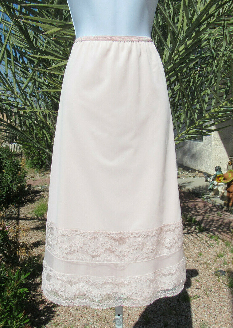 VTG 1950s PINK AMERICAN MAID HALF SLIP SIZE MEDIUM FLORAL LACE DOUBLE LAYERED