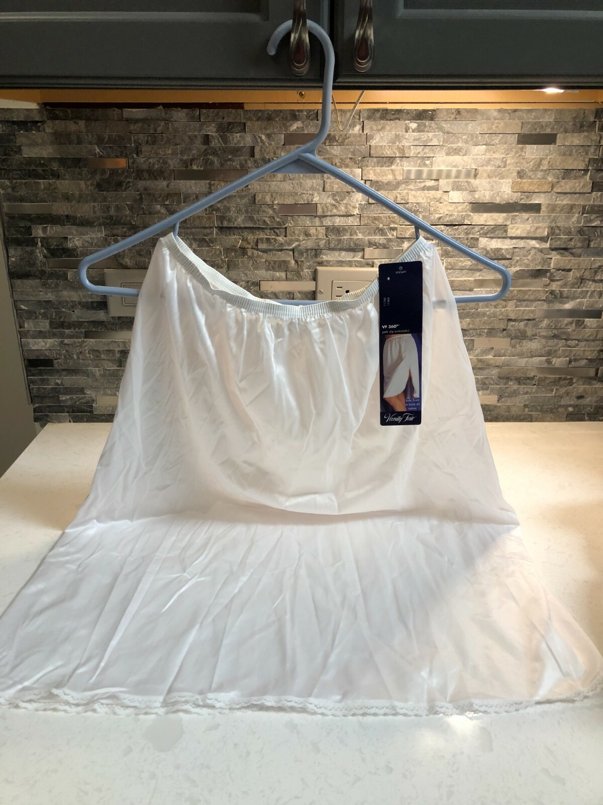 VINTAGE HALF SLIP SKIRT BY VANITY FAIR USA sz M STYLE 11-760 USA NWT VF360 24″