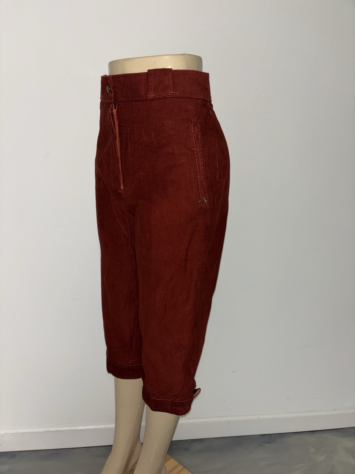 Sunbuster Vintage 1970s Rust Red Corduroy High-waisted Capri Pants by | Small