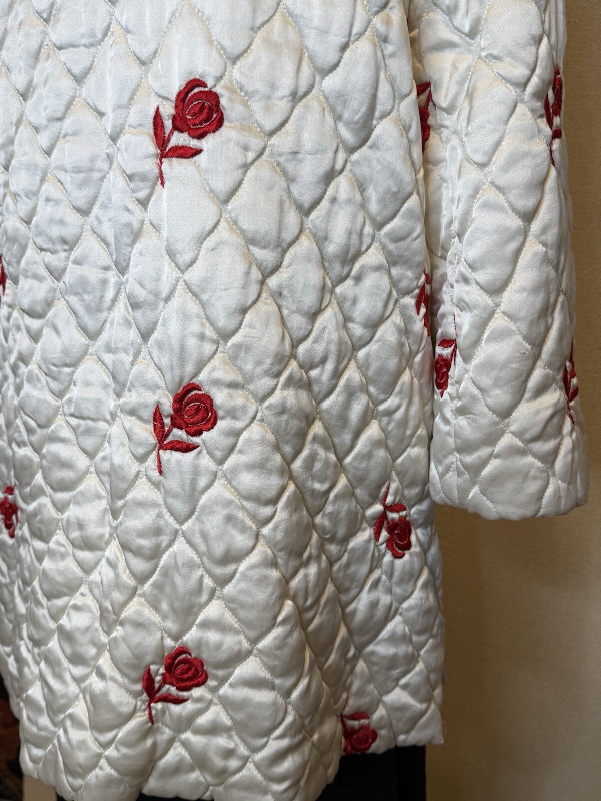 Vintage Satin Quilted Robe Inspired Rhapsody By Glazier Ivory Red Roses MCM GUC