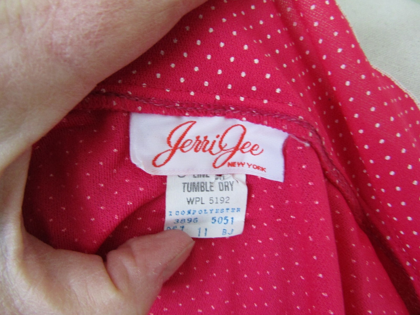 VINTAGE 1970’S PINK DOT RUFFLE DRESS / 36″ BUST MEASURE