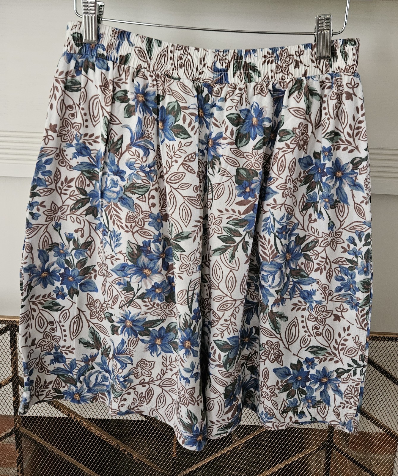 Bugle Boy Vintage Classic High Waist Floral Shorts. Size L