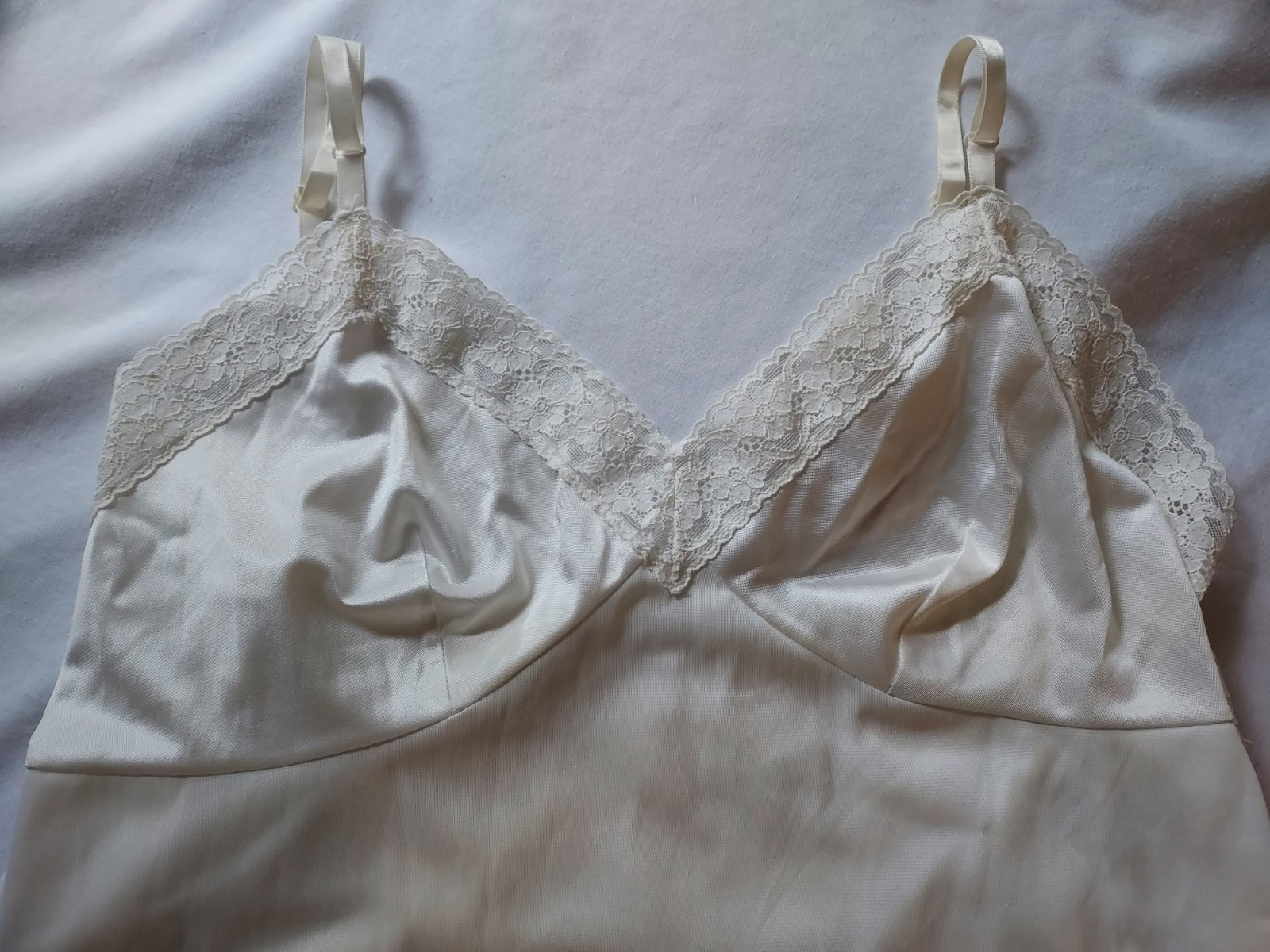 Vintage Vanity Fair Lace Trimmed Full Slip Ivory Sz 38/28” Nylon Lingerie