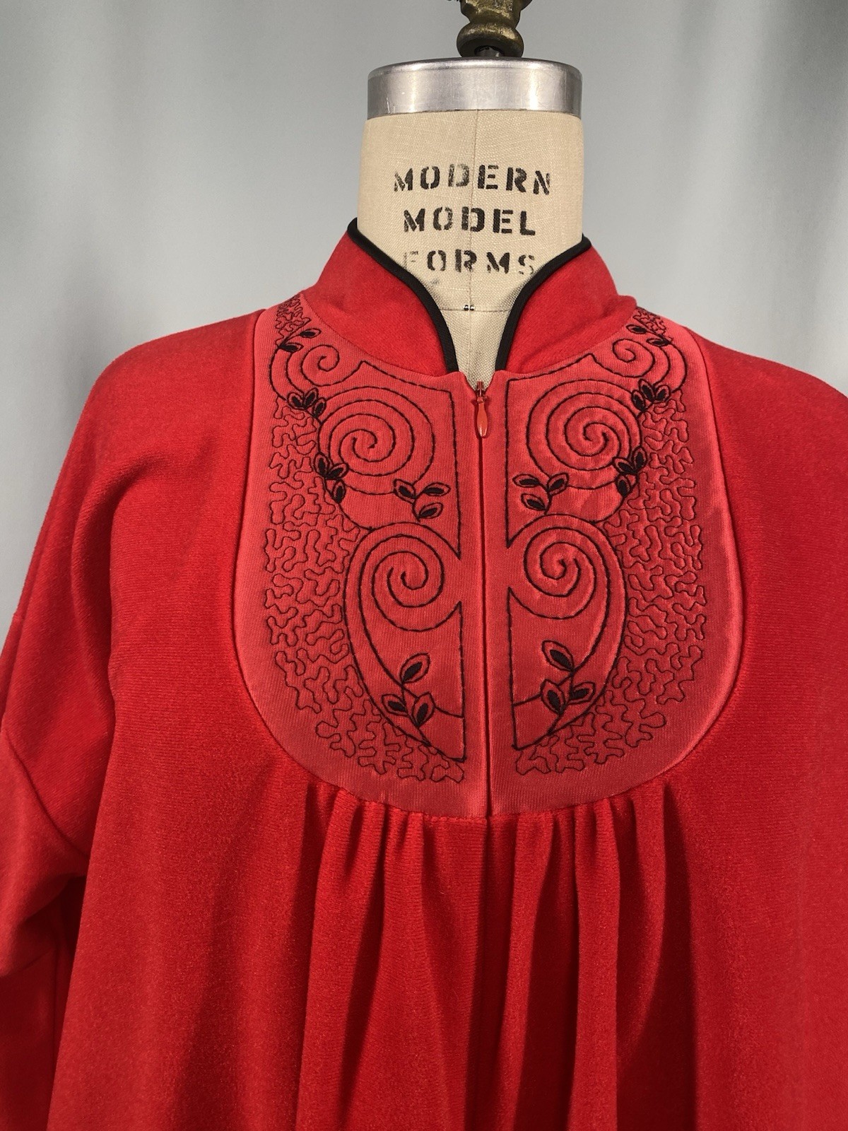 Vintage Women’s Robe SIZE MEDIUM red black velour HEIRESS 70s 80s long high neck