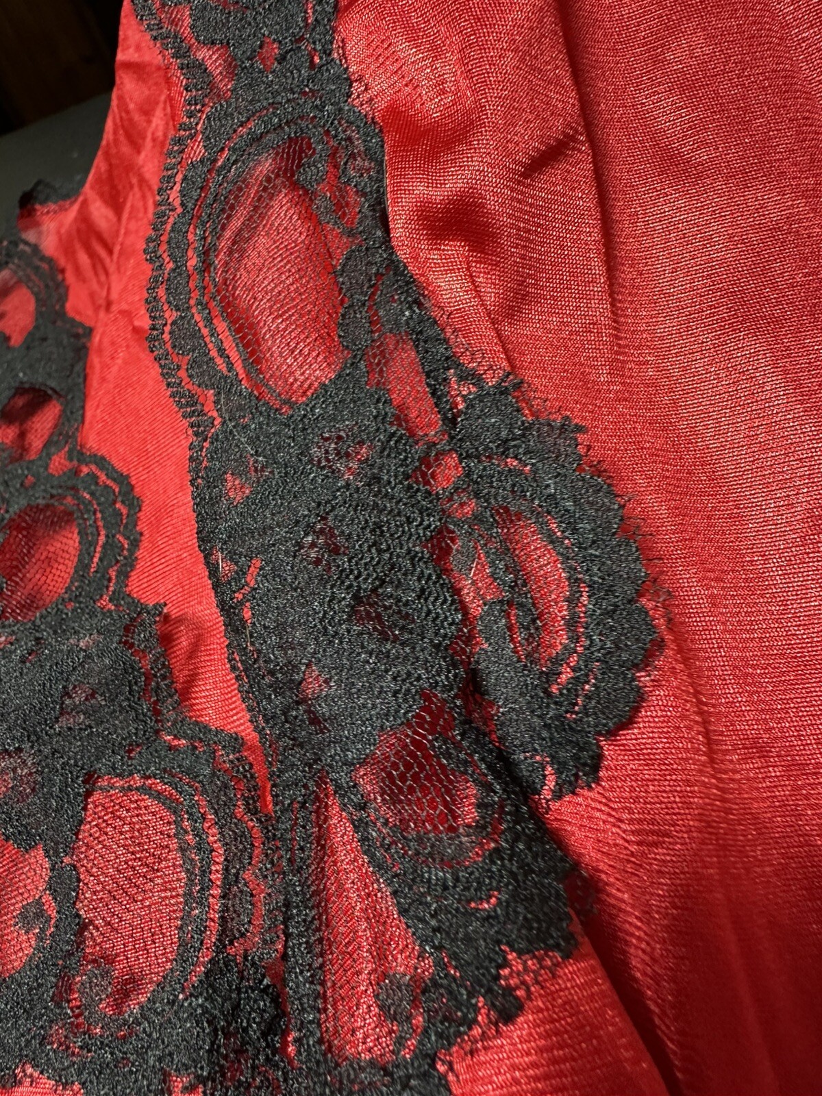 VTG Private Treasure AVON Night Gown & Robe Red Black Silky Lace Lingerie Size M