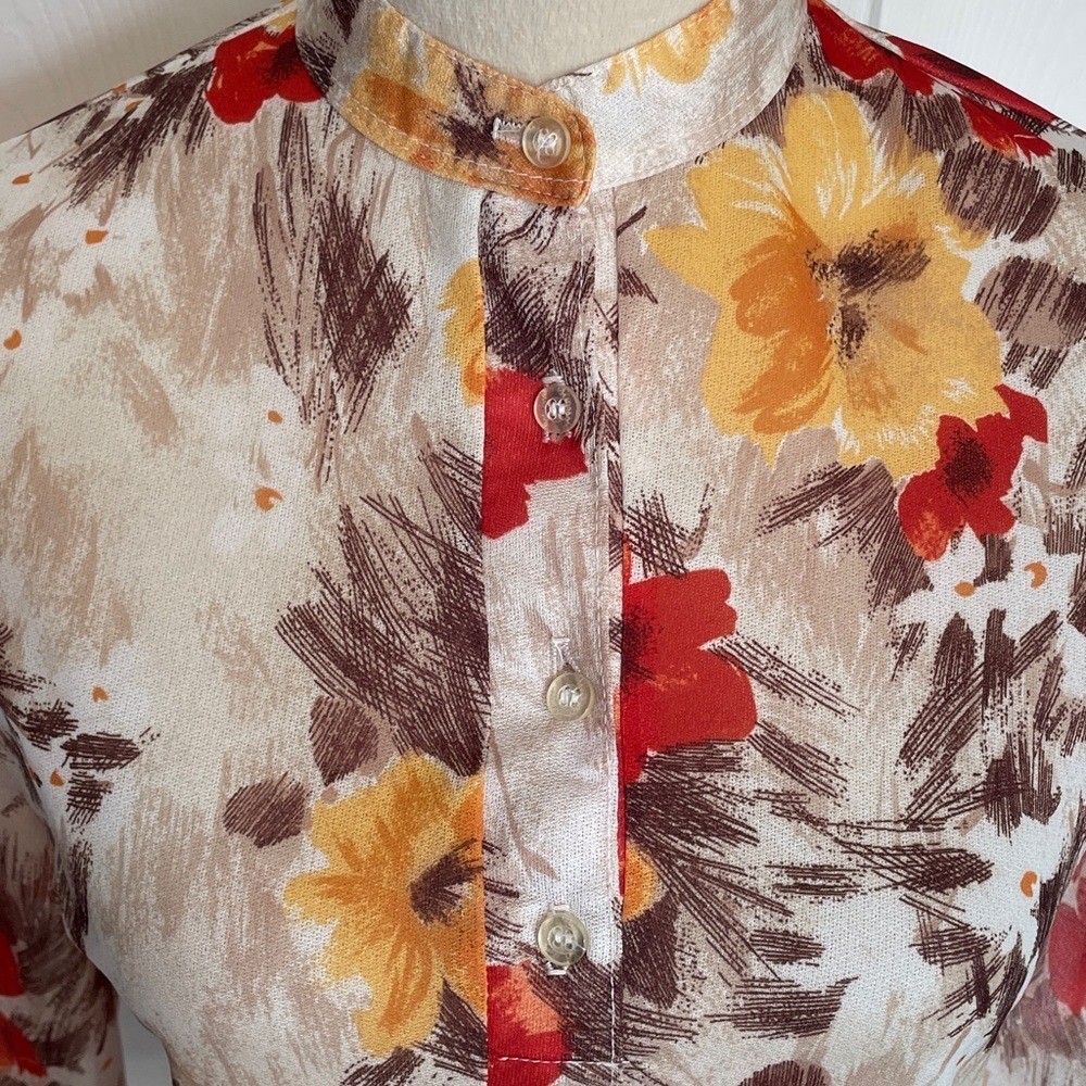 Vintage Russ Togs Floral Long Sleeve Tab Collar 70s Blouse 1/2 Button Front