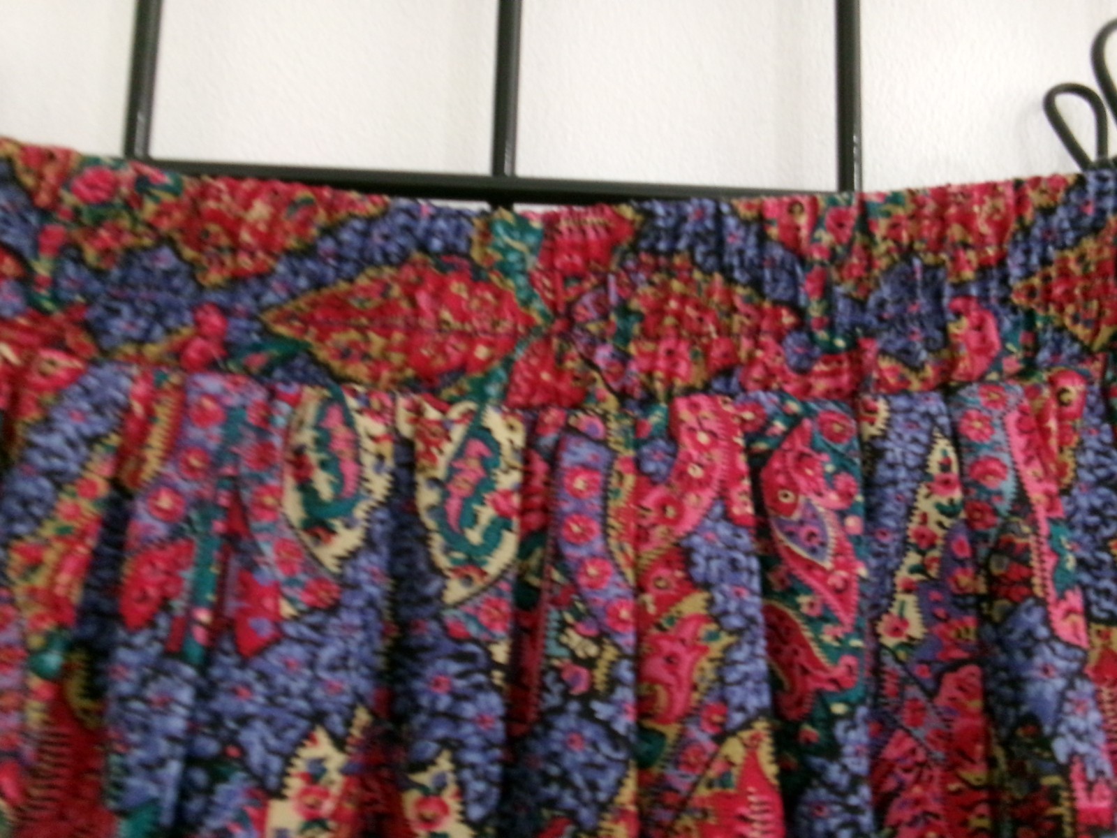 VINTAGE DAVID BROOKS 🌸 SIZE 10==BLUE & RED PAISLEY PRINT /PULL ON MAXI SKIRT