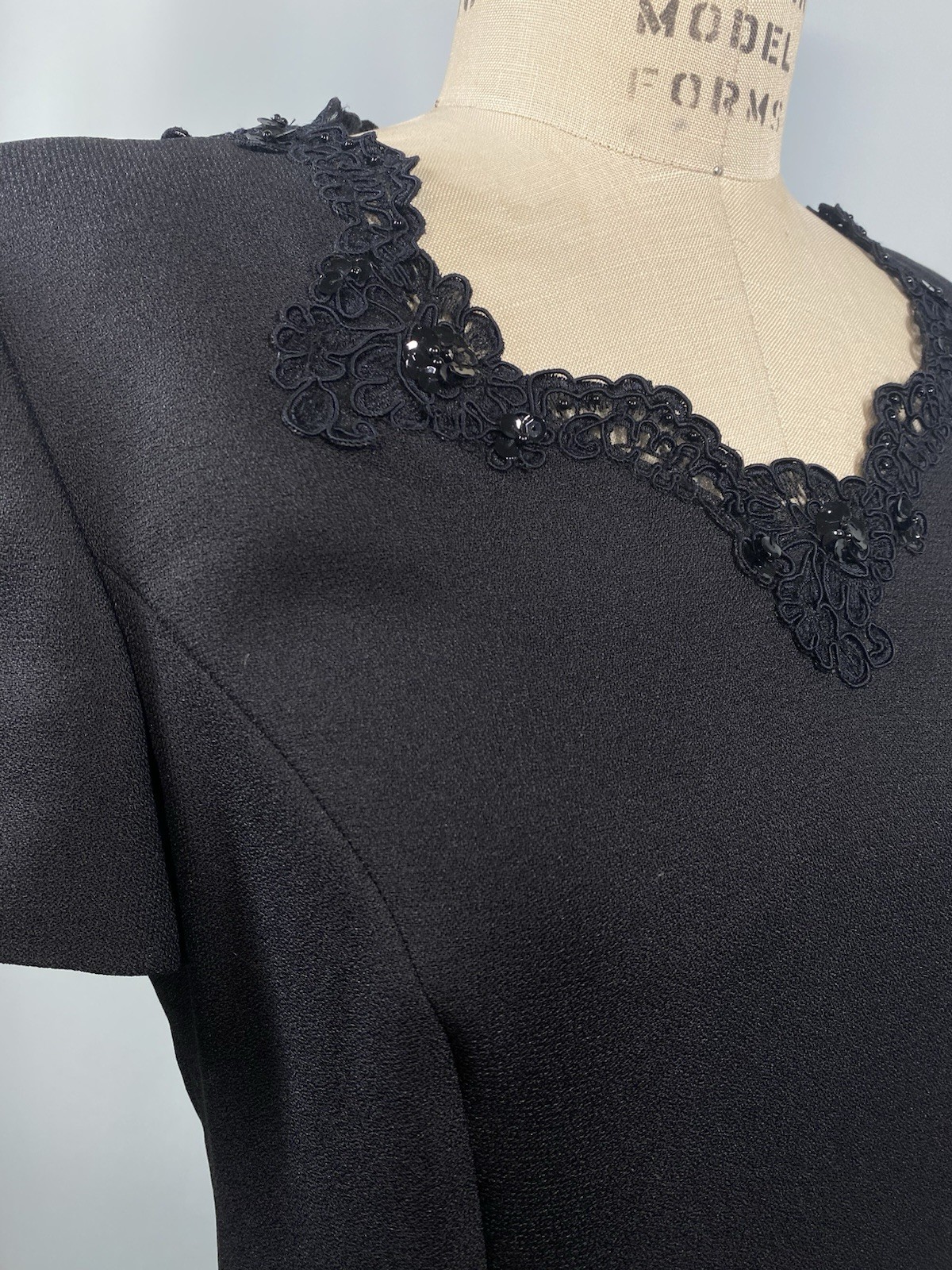 Vintage Dress SIZE 8 MEDIUM black short MAGGIE LONDON sheath 80s 90s