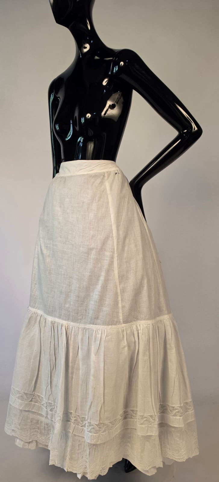 VICTORIAN 19TH C WHITE COTTON PETTICOAT W VALENCIENNES LACE BOTTOM FLOUNCE