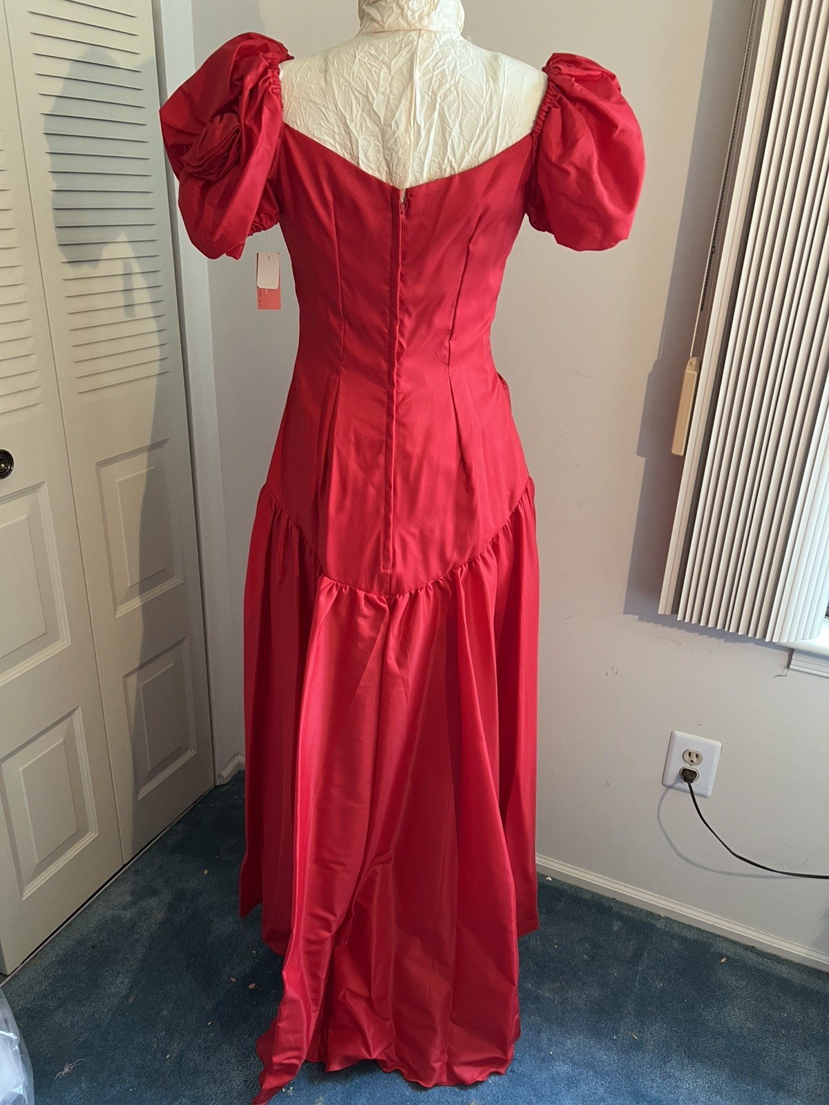 NEW Prom Party Dress in red w sweetheart neckline, fitted waistline M (34-28-36)