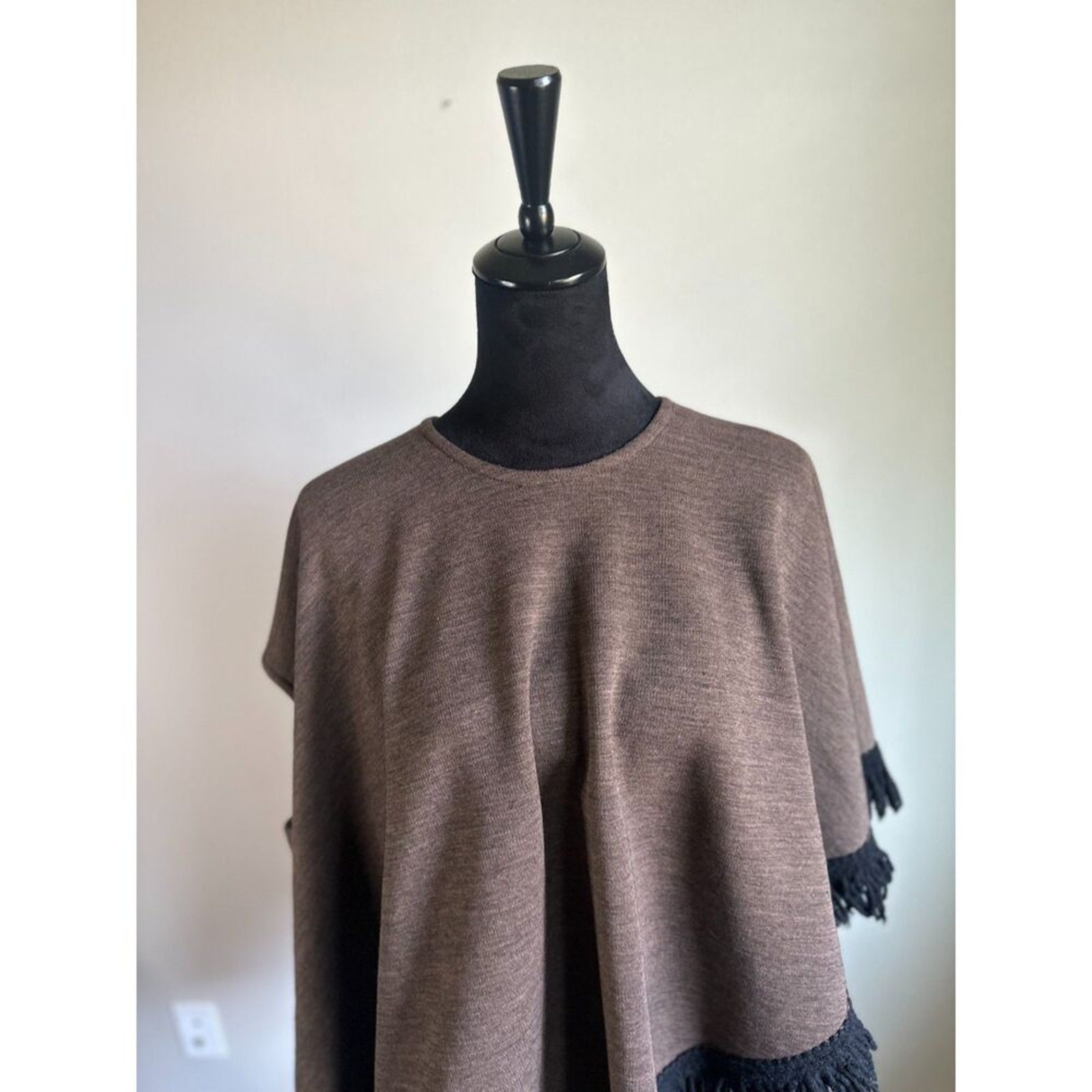QUEEN OF CAPES Vintage Country Place Wool Fringe Trim Asymmetric Cape