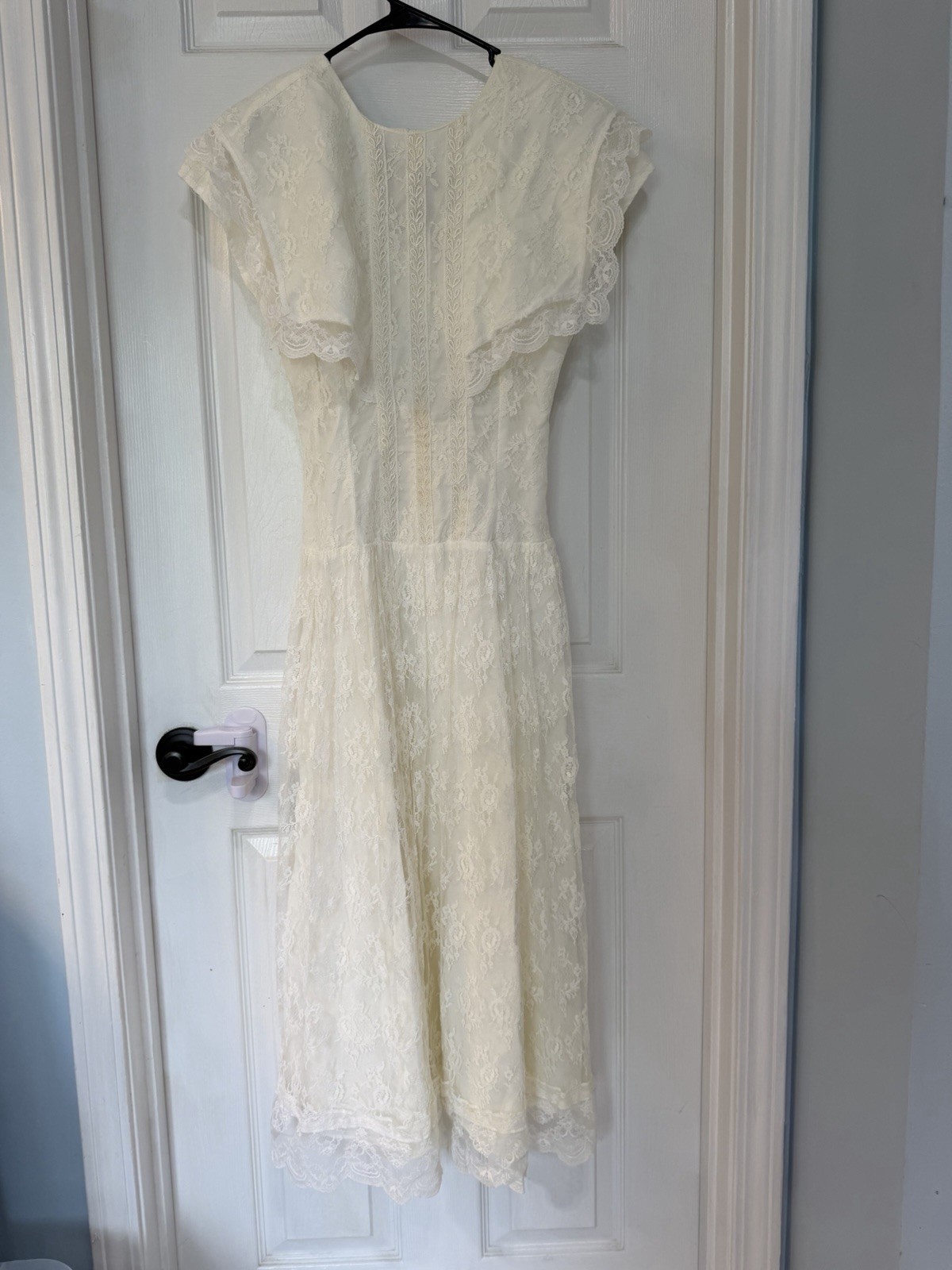 Scott McClintock White Lace Bridal Gown Small Bib Style 90s Wedding Dress Stain