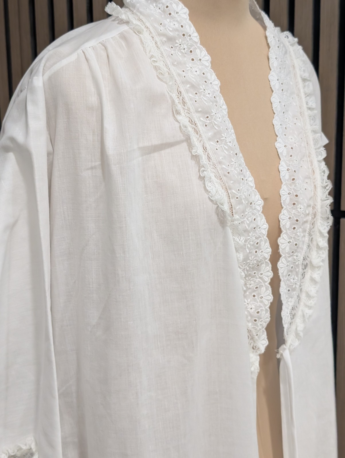 Vintage Christian Dior Eyelet Lace Trim White Robe Rare Sz S