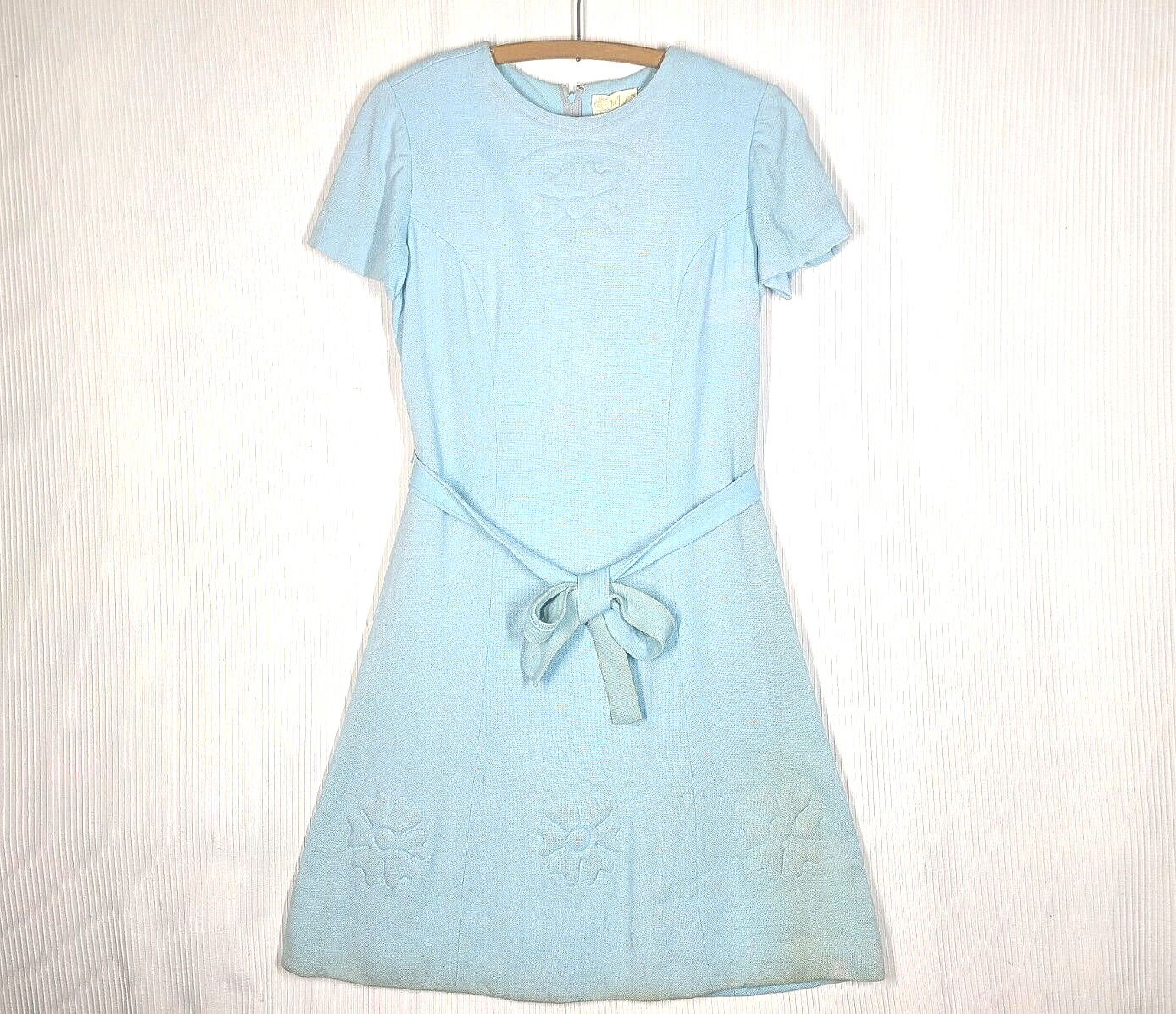 Vtg 60s Flower Trapunto Dress Sky Blue Linen Shift M wBelt Mod Hawaiian McInerny