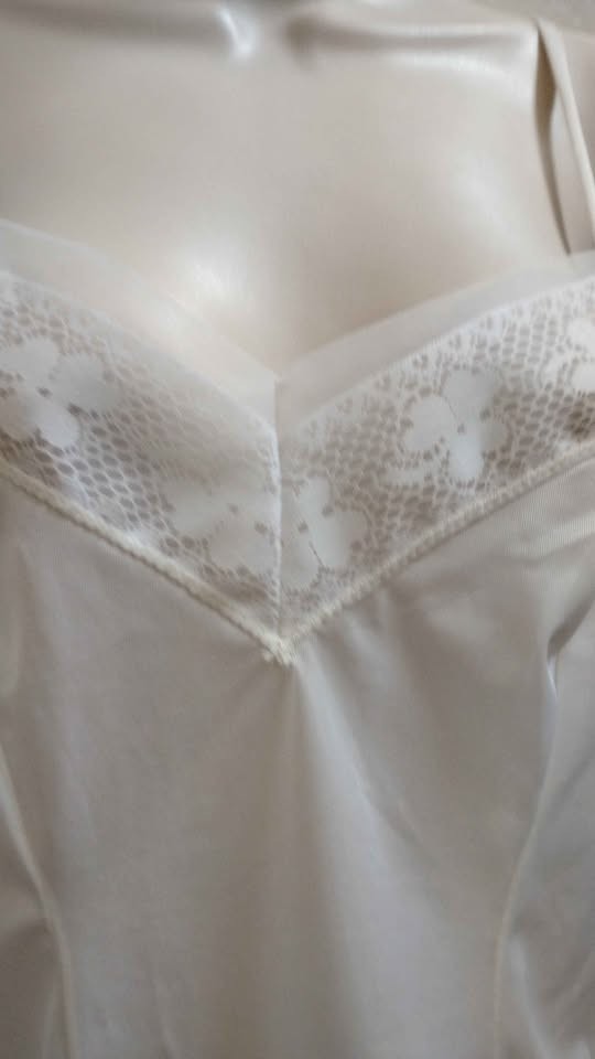 New Ashley Taylor White Slip Camisole Top Lace Trim V-Neck Medium