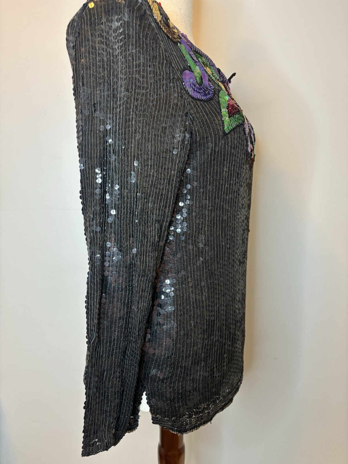 Sweelo Vintage 1980-1990’s Swirl Pattern Sequin Designer Black Silk Lining Top