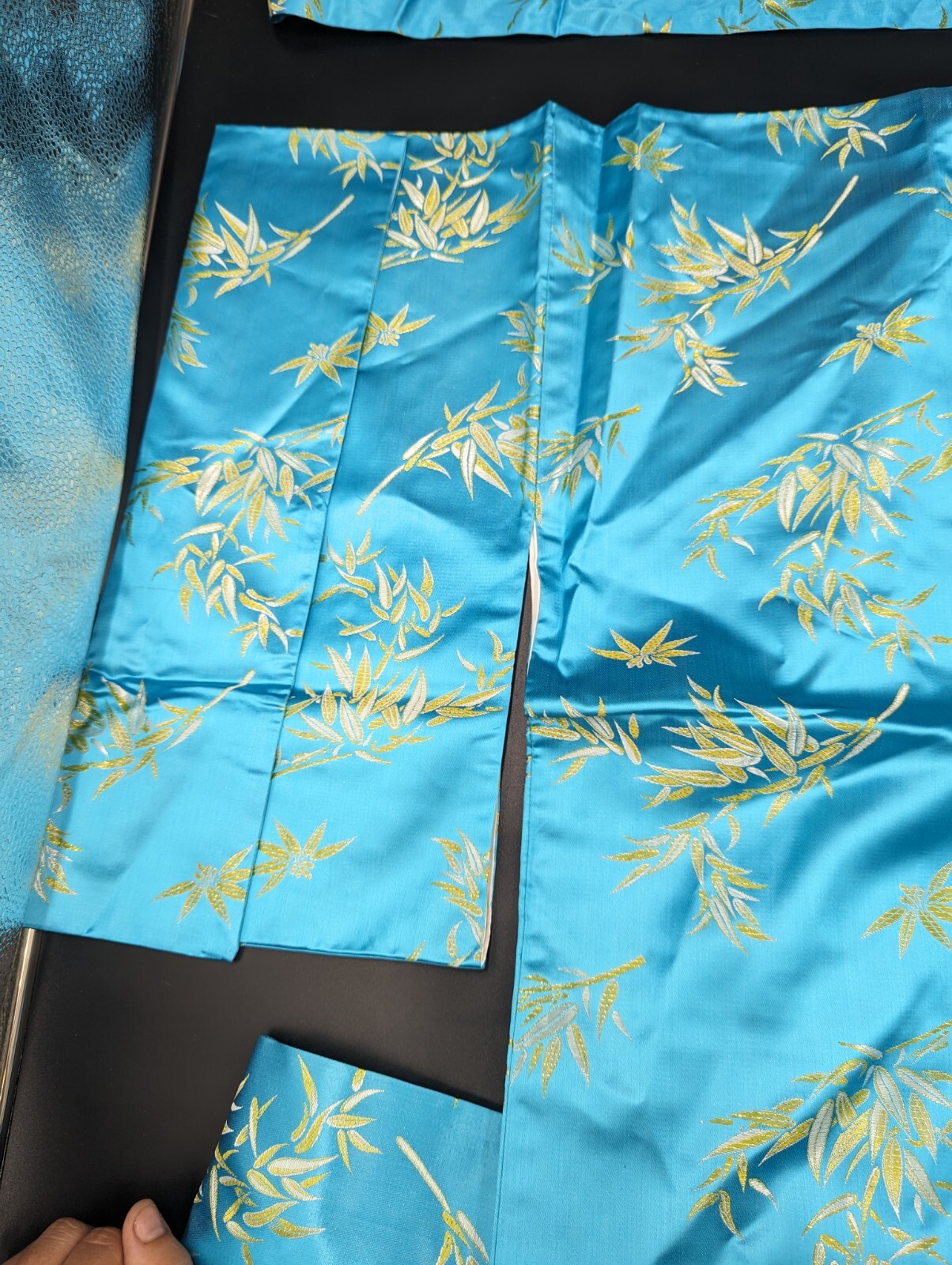 Vintage Joli Blue Silk Kimono w/ Embroidery Made in Japan size Small