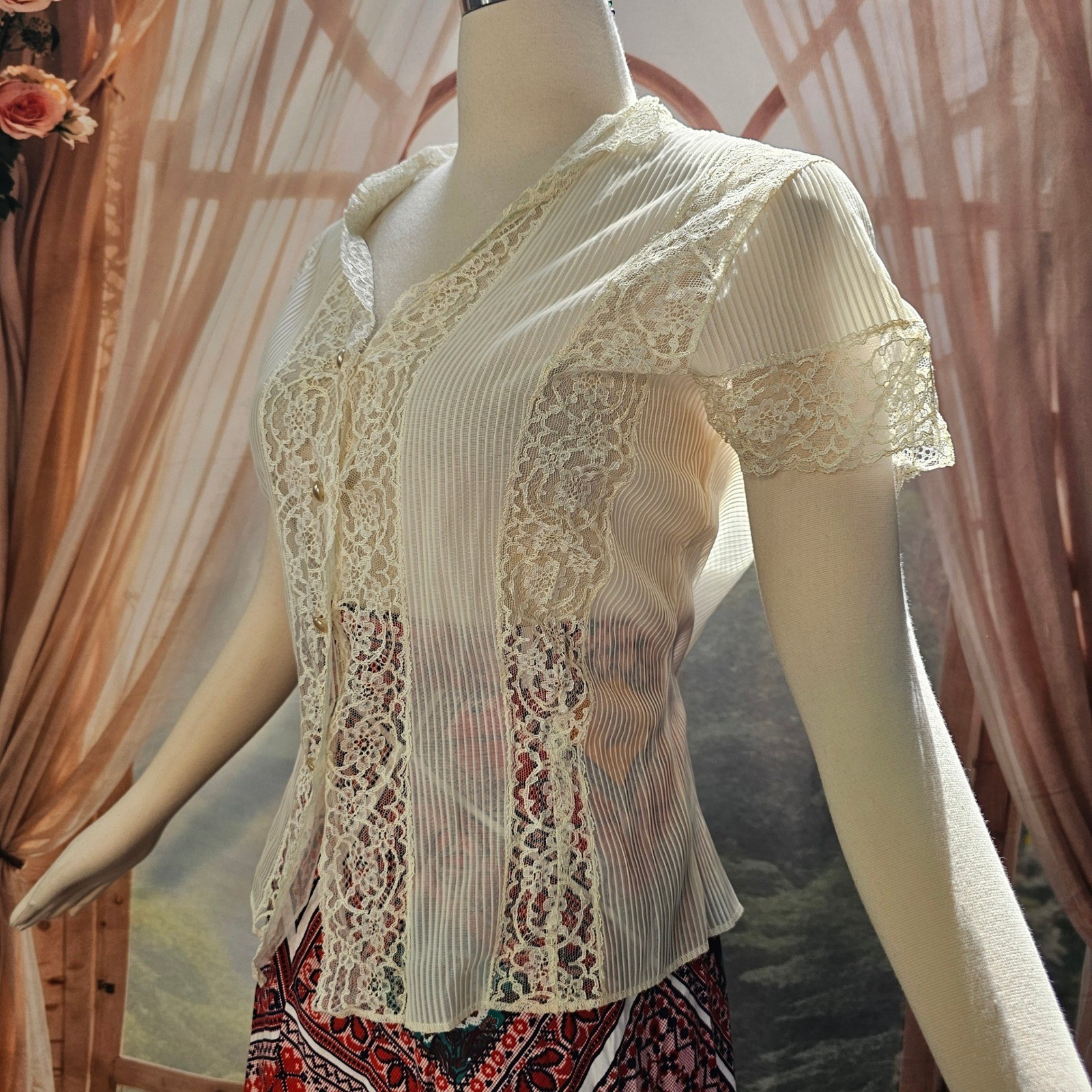 Vintage 1960’s Jami Originals Ivory Lace Blouse Pearl Button Short Sleeve Top