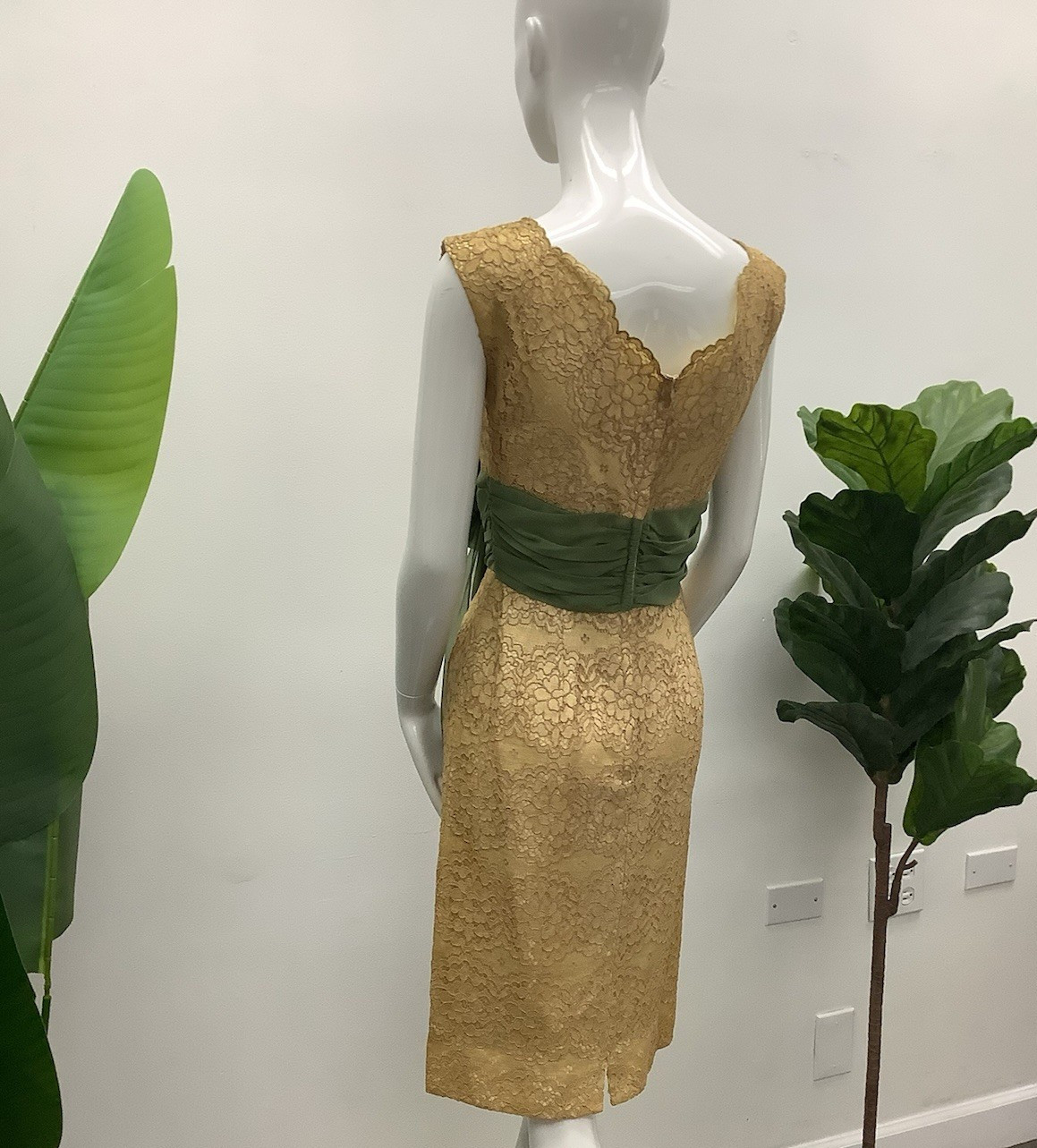 Vintage Dress – Size S/M – No Original Tag – Pre-Owned