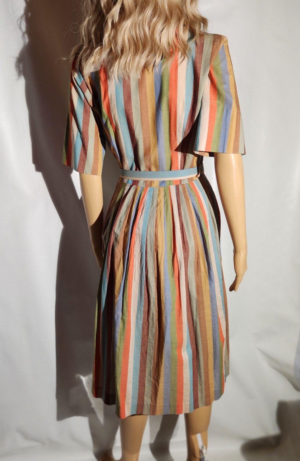 VINTAGE 1950S HOUSEWIFE STRIPED DAY DRESS BELT MULTICOLOR SEXY ANTIQUE TRADITION