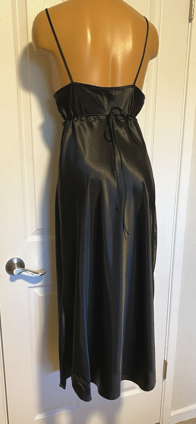 VTG 90’s ROMANTIC MOODS BLACK SATIN W/ GLITTERY GOLD BODICE NIGHTGOWN SZ L