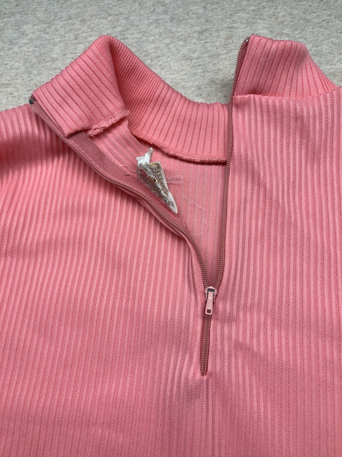 1960s Women’s Knit Peach L Sleeve Back Zipper