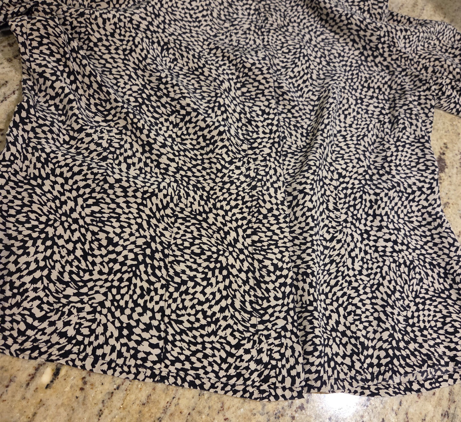 Carlisle Vintage Women’s 100 % Silk Animal Print Blouse Size 10 Old Money Artsy