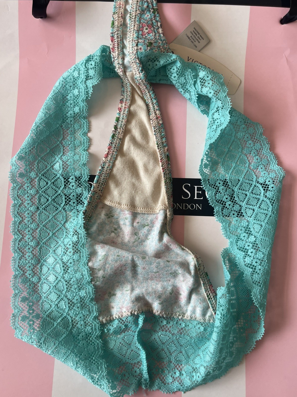 NWT VTG 2009 Victoria’s Secret Low-Rise Thong, Lace Waist. Aqua/Floral Medium