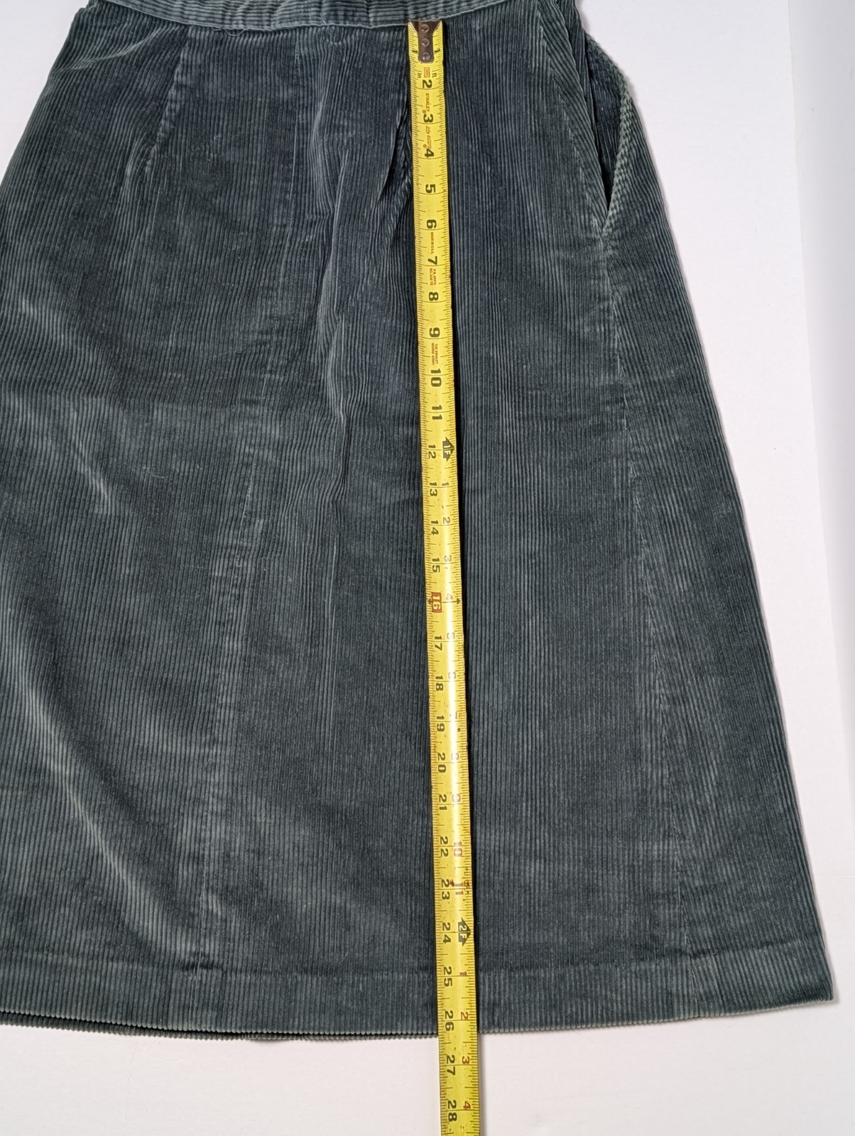 Vtg. 1980s-1990s Women’s Lombardi Inc. Dark Green Corduroy Midi Skirt Size 10