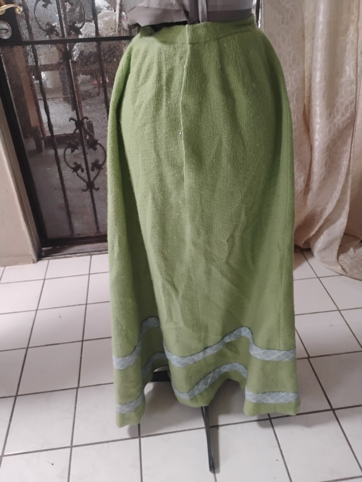 1940s EDWARDIAN Boucle Peridot WOOL SKIRT Sz 25 Waist