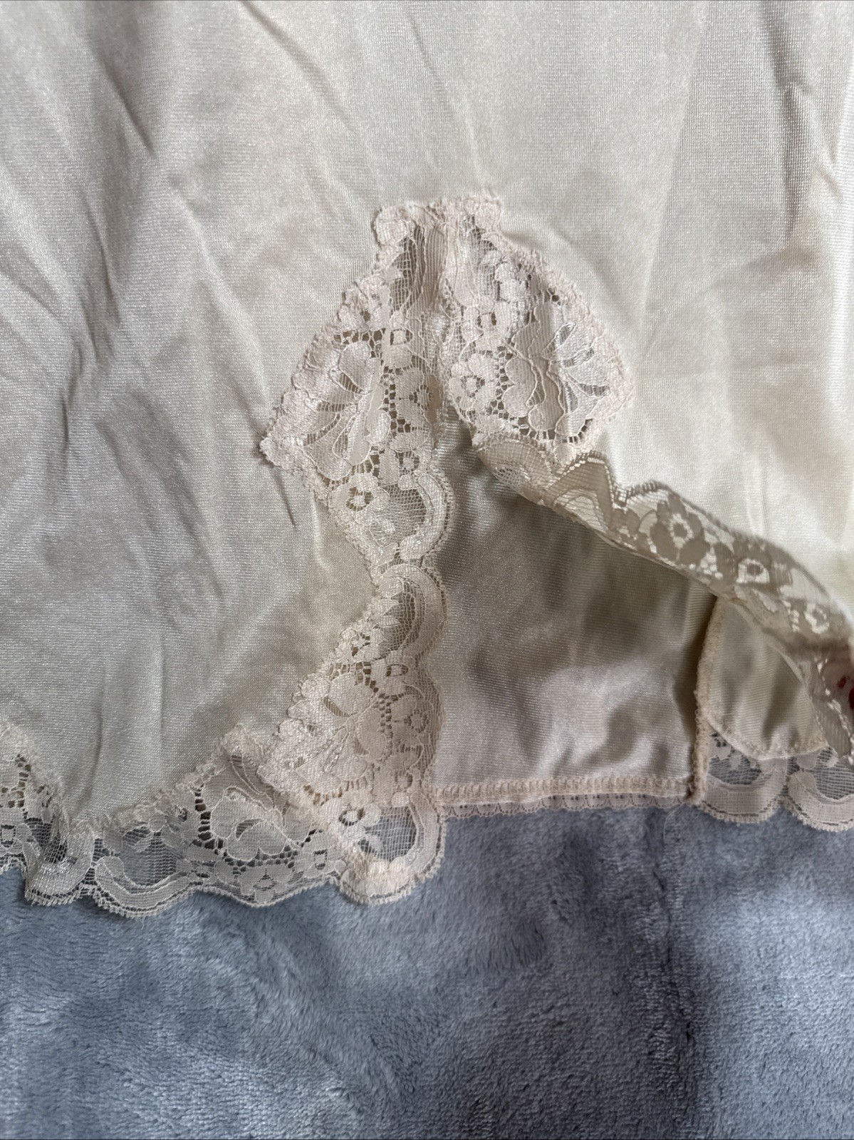 Vintage 1960’s Slip Ivory Nude Lace Slit Pretty Detailing Nightgown Sz S/M
