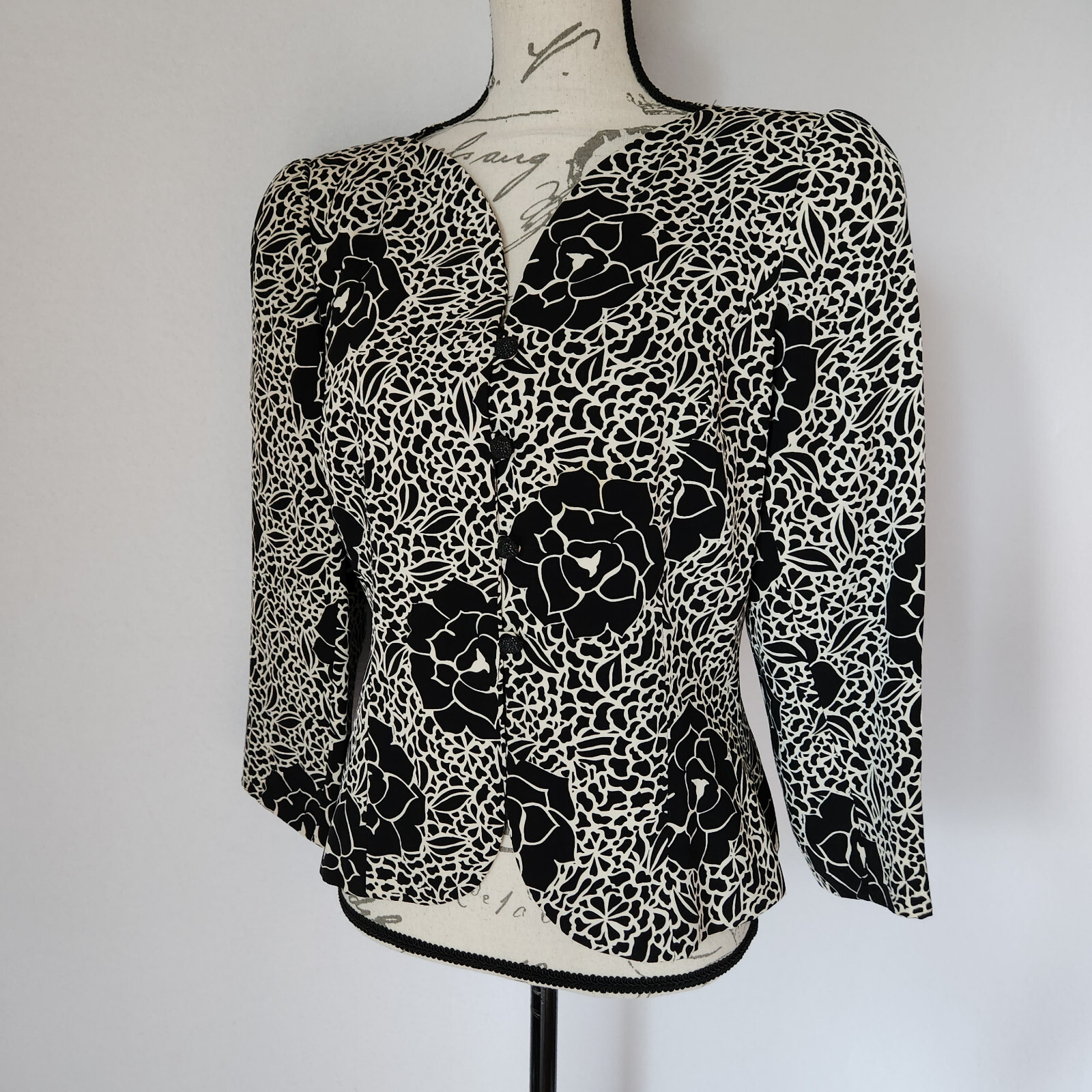 Vintage I. Magnin David Hayes 100% Silk Floral Top Button Lined Black White Sz.8