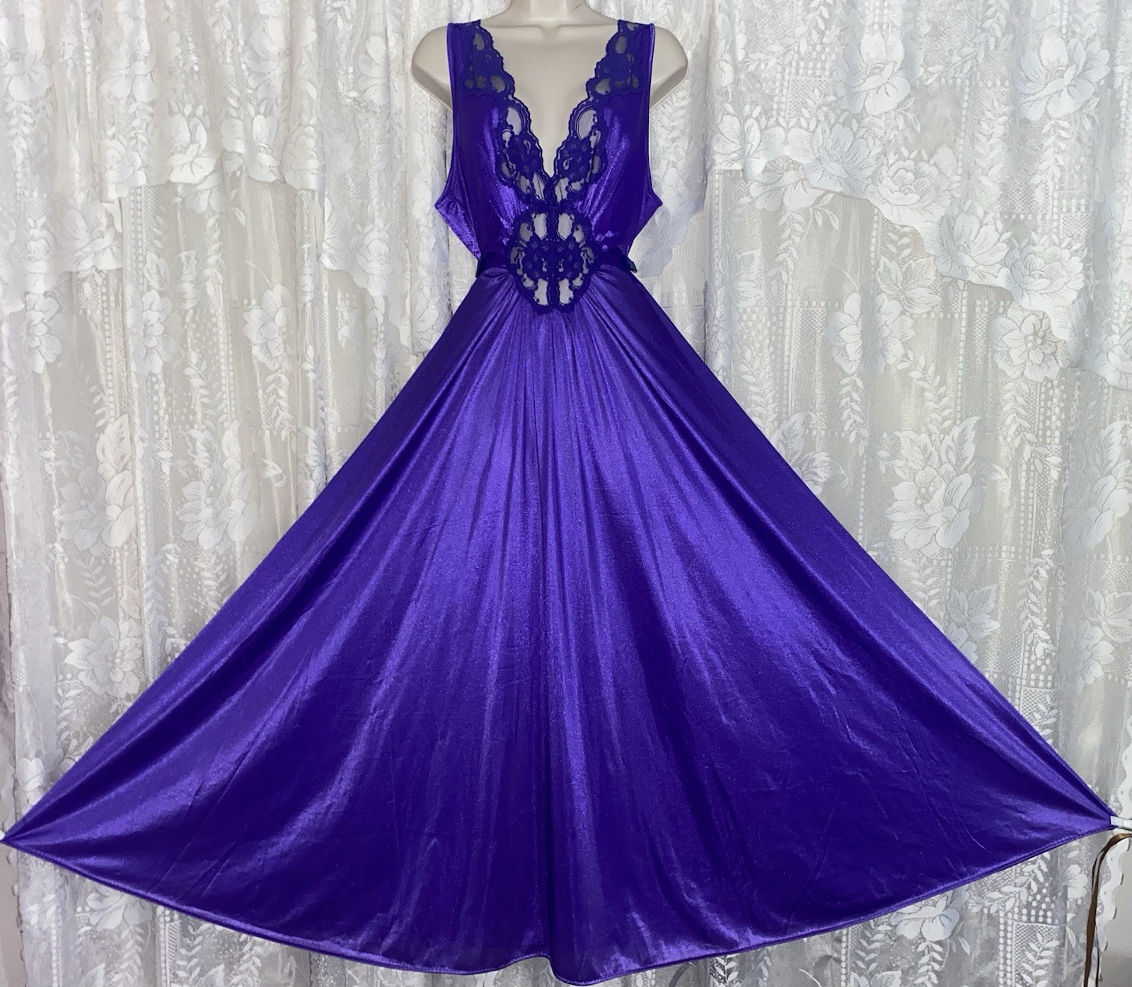 VTG 1X ADONNA PURPLE FULL SWEEP Nylon Nightgown Negligee Gown Inset Lace as Olga