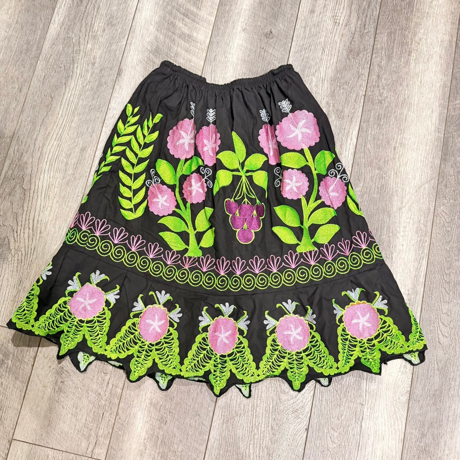 Vintage Embroidered Floral Folk Art Skirt Black Pink Green Elastic Waist