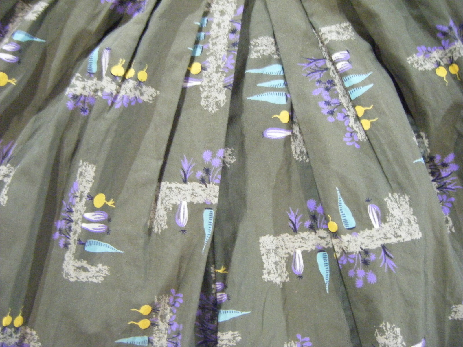 Vtg 50-60s Rare Olive Green Floral Novelty Printed Circle Skirt-Waist 25.5″