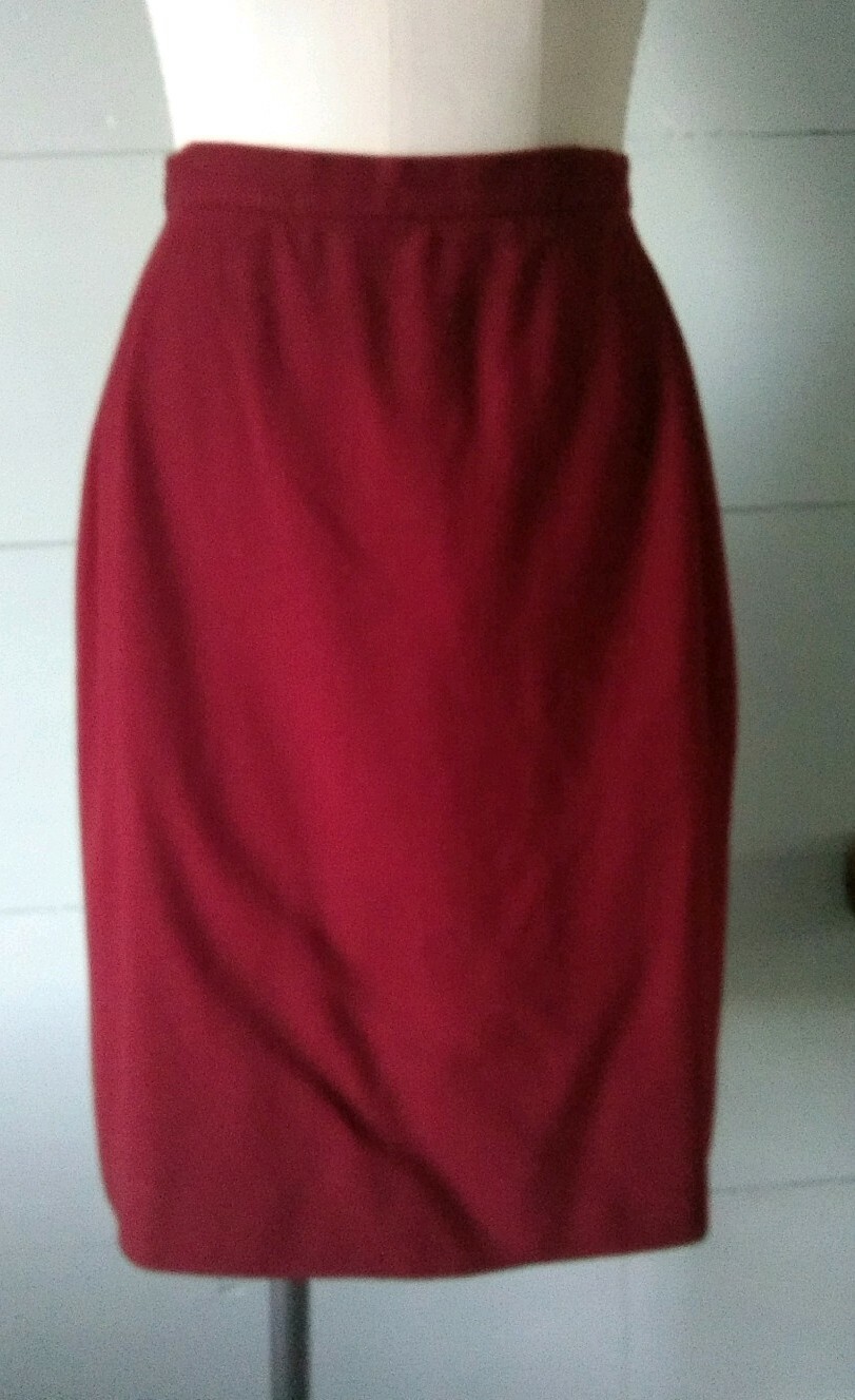 Liz Claiborne Vintage Wool Crepe Skirt Size 12 Red Back Zip and Slit 30″ Waist