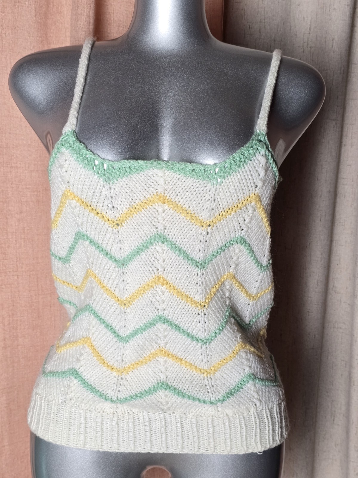 Vintage Knit Tank Top 70’s / 80’s Womens Pastel Chevron Stripes