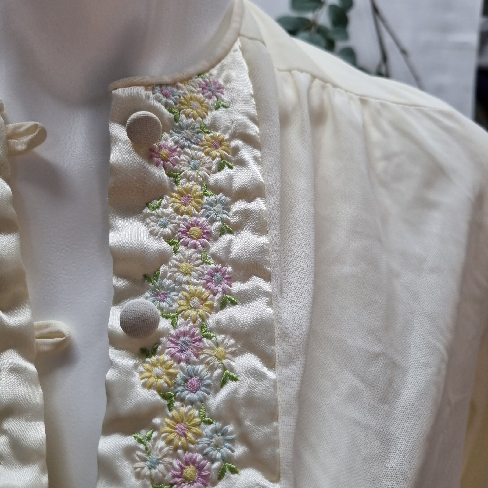Vtg Sans Souci Robe Nightgown Nylon Ivory Embroidered Daisy Cottage Prairie 36