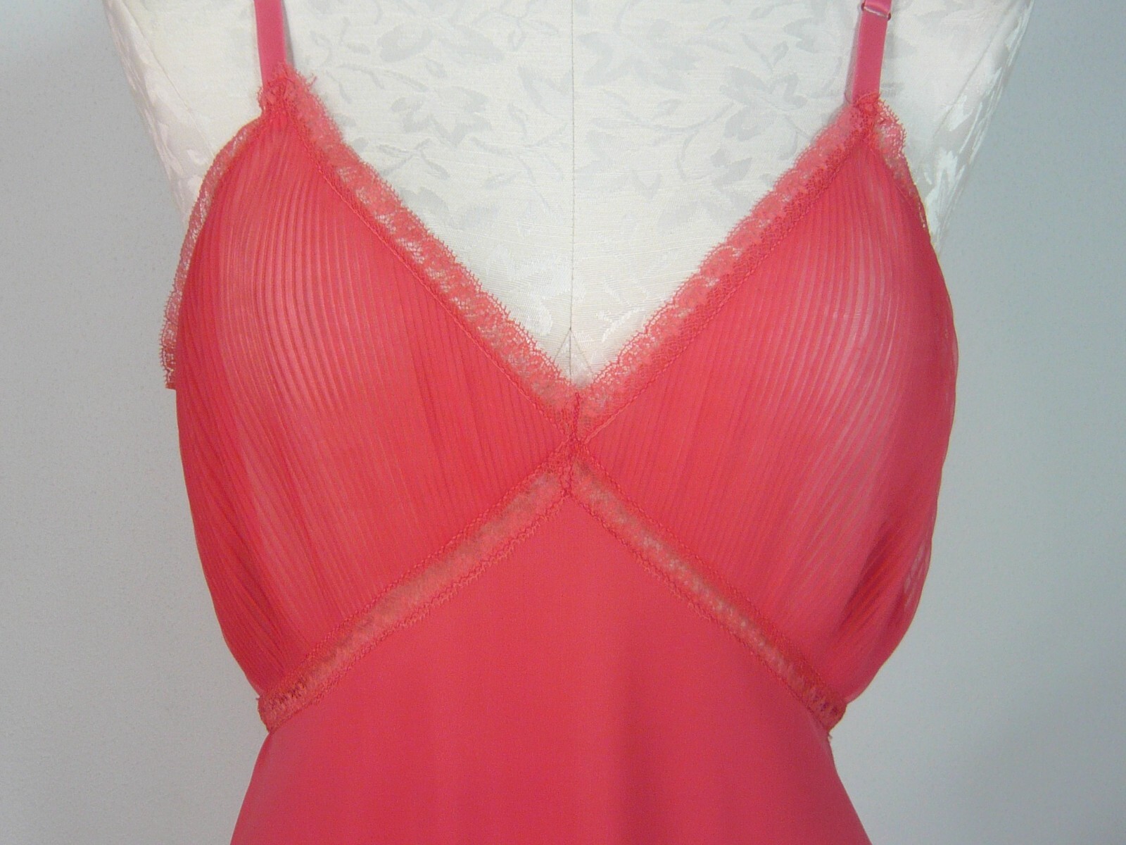 EVETTE RUNPROOF vintage 50s red NYLON SLIP sheer pleats 38