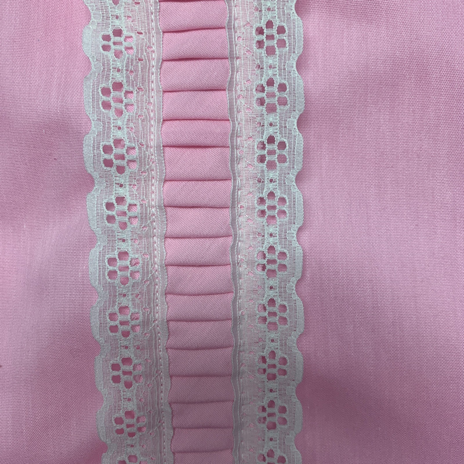 Vintage Dan-Ellen Pink House Coat Snaps Sz Medium Lace Trim EXCELLENT CONDITION